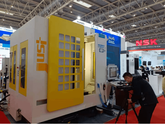 華中9型智能數(shù)控系統(tǒng)助力中國(guó)機(jī)床“開(kāi)道超車(chē)”339.png 華中9型智能數(shù)控系統(tǒng)助力中國(guó)機(jī)床“開(kāi)道超車(chē)”339.png